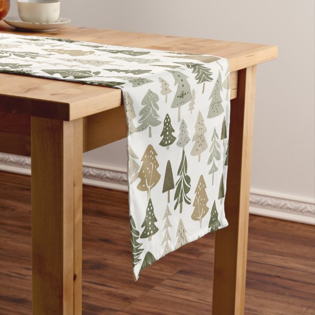 Moderne Weihnachtsbaumen Sage Olive Green Pattern Kurzer Tischläufer (Beispiel)