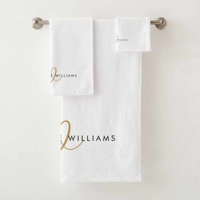 Moderne weiße Goldschrift-Monogramm Badhandtuch Set (Insitu)