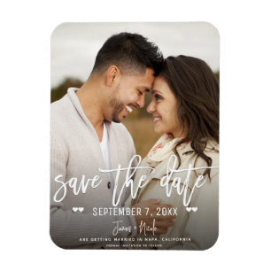Moderne weiße Schrift Save the Date Hochzeitsfoto Magnet