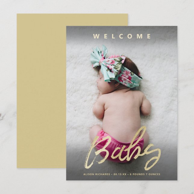 Moderne Welcome Baby Gold Script Full Foto Card Einladung (Vorne/Hinten)