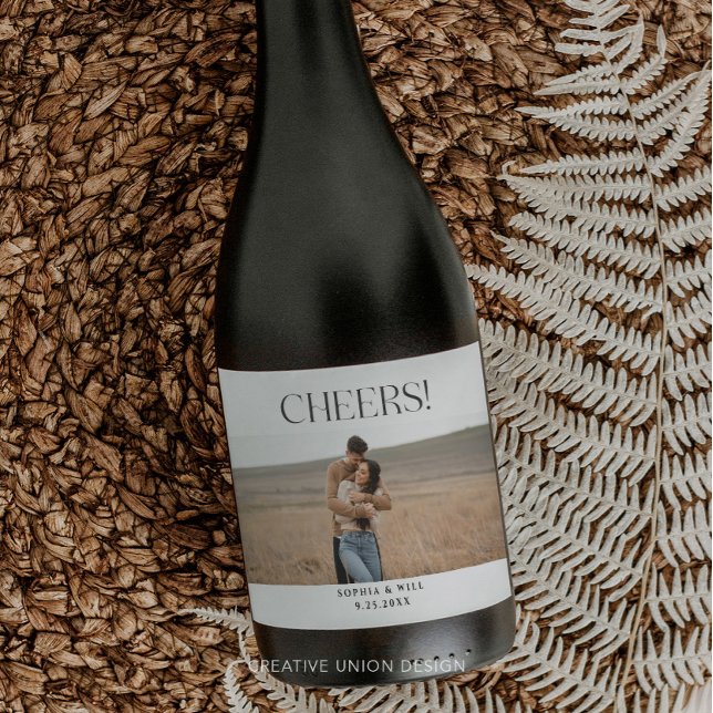 Moderne Whimsy Minimal Wedding Champagne Labels (Von Creator hochgeladen)