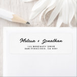 Moderne White Black Script Hochzeitsskripte-Rückse<br><div class="desc">Ein einfaches und modernes White and Black Cursive Script Rücksendelabel für eine Hochzeit</div>