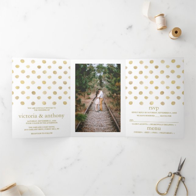 Moderne White & Gold Polka Dots Wedding Suite Dreifach Gefaltete Einladung (Innenseite)