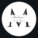 Moderne White Monogram Gastgeschenk Hochzeit Viele Runder Aufkleber<br><div class="desc">Moderne personalisierte Monogramm Hochzeit danke Ihnen Aufkleber mit einem modernen Script-Schriftart. Einfach online personalisieren. Die passenden Produkte ergänzen diese eleganten Monogramm Hochzeitsetiketten.</div>