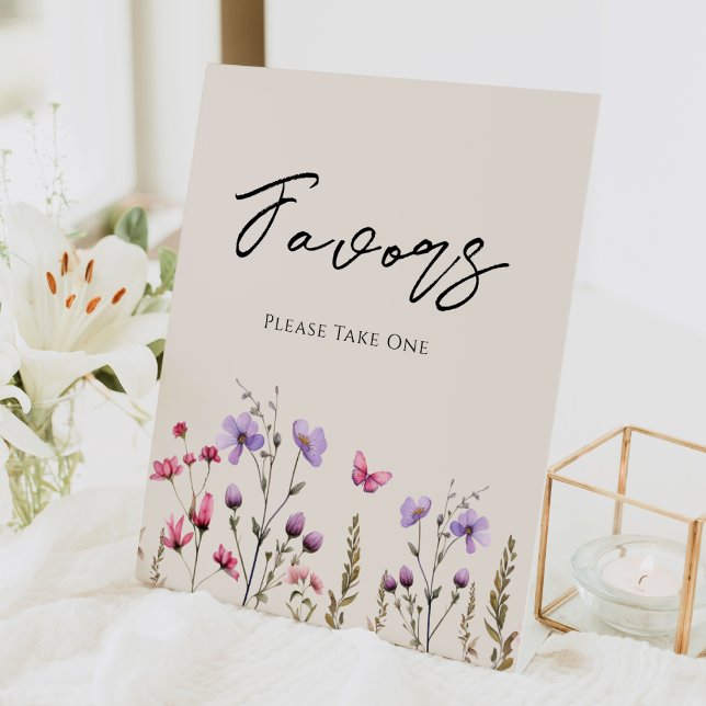 Moderne Wildblume Beige Gastgeschenke Hochzeiten Sockelschild (Von Creator hochgeladen)