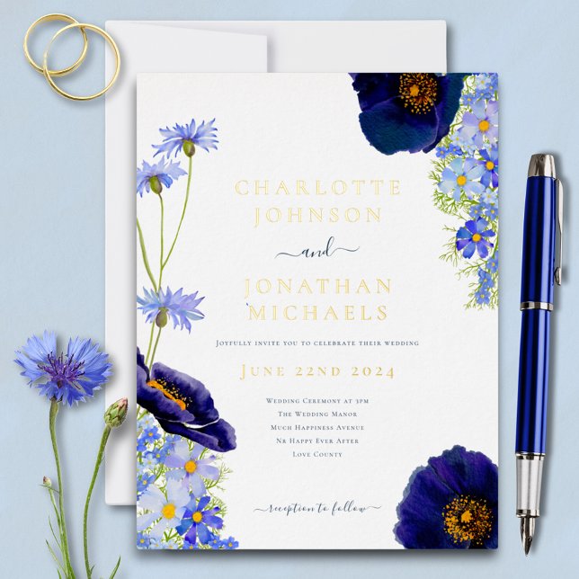 Moderne Wildblume Blau und Gold Folie Einladungspostkarte (Boho chic blue wildflower floral gold foil wedding invitation postcard )
