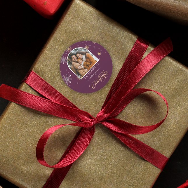 Moderne Winterschneeflocken Foto Burgund Weihnacht Runder Aufkleber (Von Creator hochgeladen)