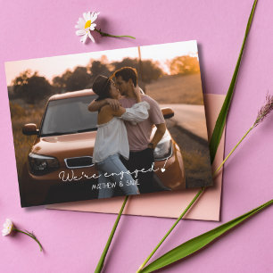 Moderne Wir sind verlobt Herz Verlobungsfoto Postkarte