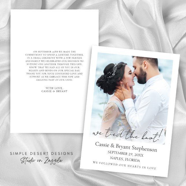 Moderne Wir tippten die Hochzeit des Fotos des Kno Ankündigung (Mondern Minimalist Simple We Tied the Knot Wedding Announcement with Photo)