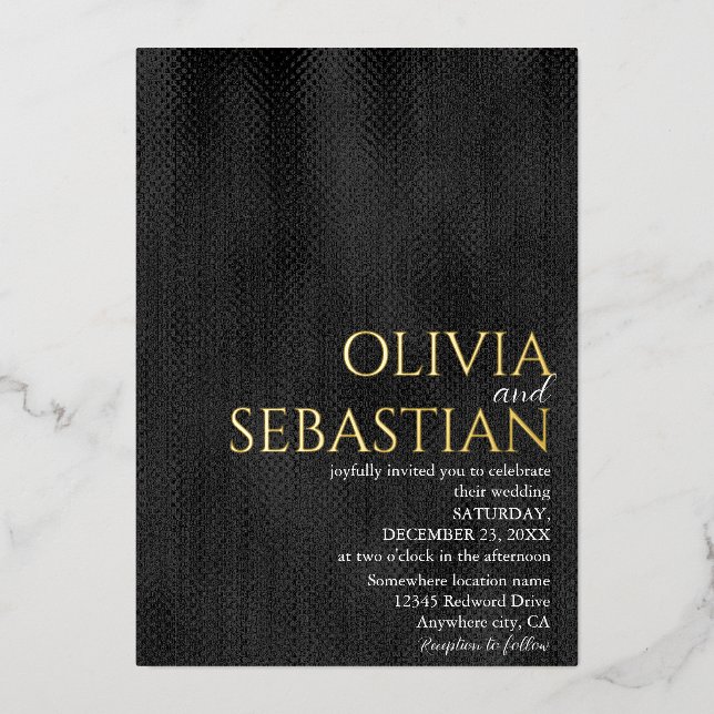 Moderne zarte schwarze Minimal Textured Wedding Folieneinladung (Vorderseite)