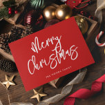 Moderne zeitgenössische rote frohe Weihnachten<br><div class="desc">Fröhliche Weihnachtskarte: ein modernes Design,  mit zeitgenössischer und trendiger Typografie und einem klassischen roten Hintergrund.</div>