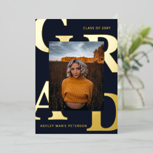Moderner Abschluss für kühne Buchstaben Navy Gold Folieneinladung
