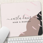 Moderner Abstrakter Eleganter Chic Makeup Artist Mousepad<br><div class="desc">Moderne Abstrakte Elegant Chic Makeup Artist Mouse Pad. Dieses Design zeichnet sich durch schwarze,  staubige Rose und rosa abstrakte Elemente mit einem Signatur-Script-Schriftart-Stil aus. Ideal für Schminkkünstler,  Stylist,  Salonbesitzer,  Kosmetologen und mehr!</div>