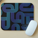 Moderner Abstrakter Lila geometrischer Individuell Mousepad<br><div class="desc">Moderne Abstrakt Blue Lila Geometric Individuelle Name Mouse Pads zeichnen sich durch ein abstraktes geometrisches Muster in blau und lila mit Ihrem individuelle Name am Boden aus. Perfektes Geschenk für ihn oder sie zu Weihnachten,  Geburtstag,  Jubiläum,  Vatertag und mehr. Entworfen von ©Evco Studio www.zazzle.com/store/evcostudio</div>