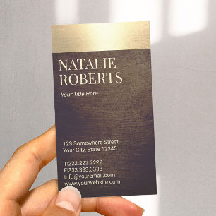 Moderner Agent für notarielle Kreditvergabe an der Visitenkarte