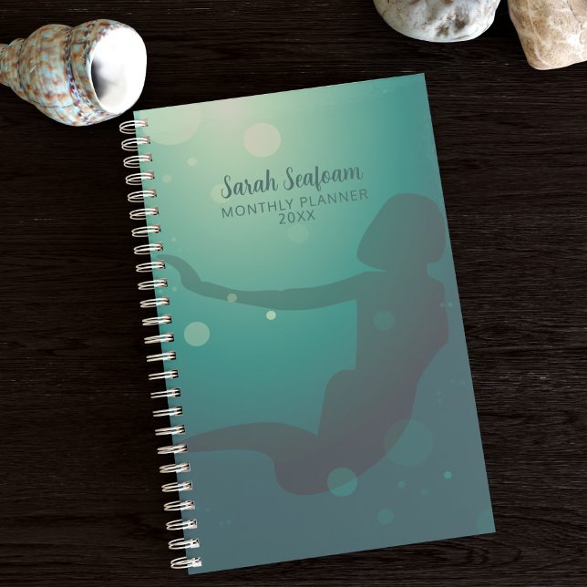 Moderner Aquamariner Monatsplaner für Meerjungfrau Planer (Just add your name to this cute mermaid planner. Perfect for swim meets!)