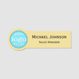 Moderner Beruflicher Firmenlogomitarbeiter Namensschild