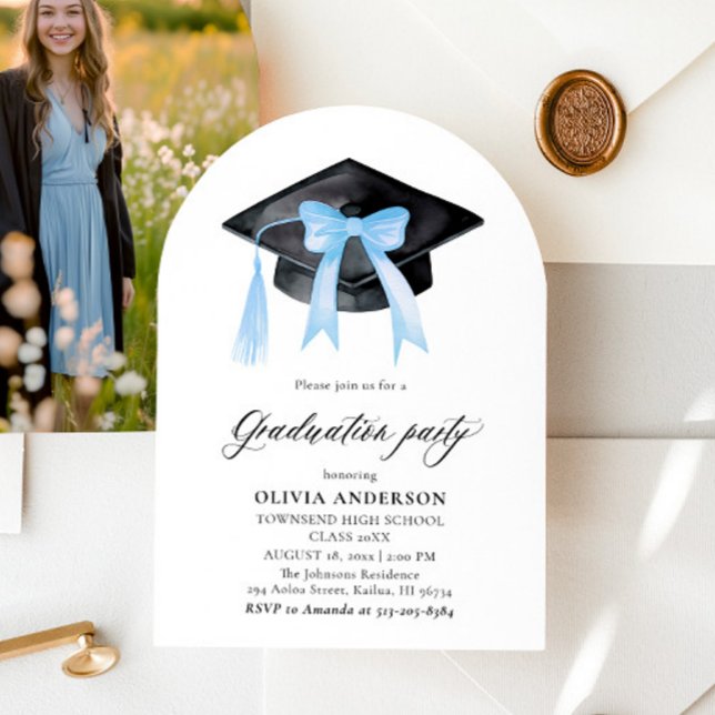 Moderner Blue Bow Graduation Cap Abschluss angekom Einladung (Von Creator hochgeladen)