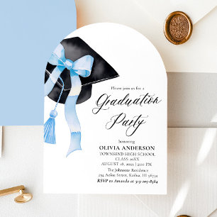 Moderner Blue Bow Graduation Cap Abschluss angekom Einladung