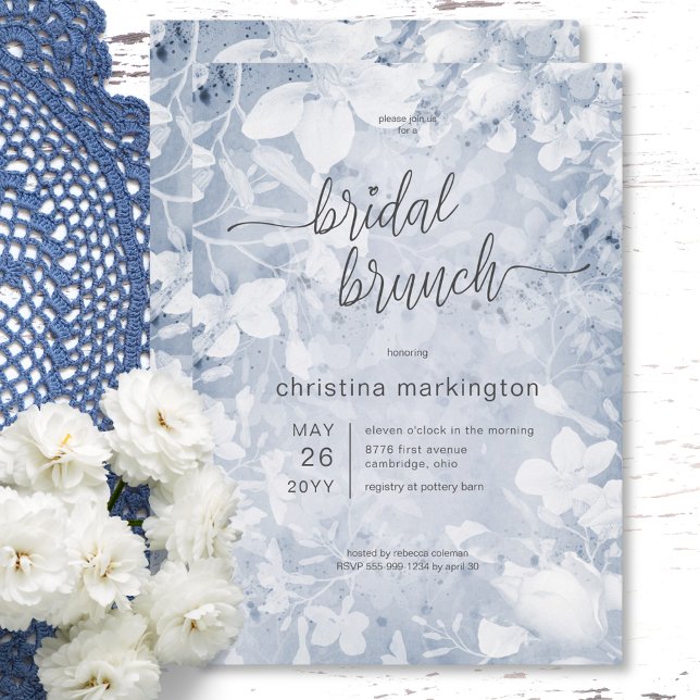 Moderner Blumenbrunch & White Bridal Brunch Einladung (Modern Floral Blue & White Bridal Brunch Invitation)