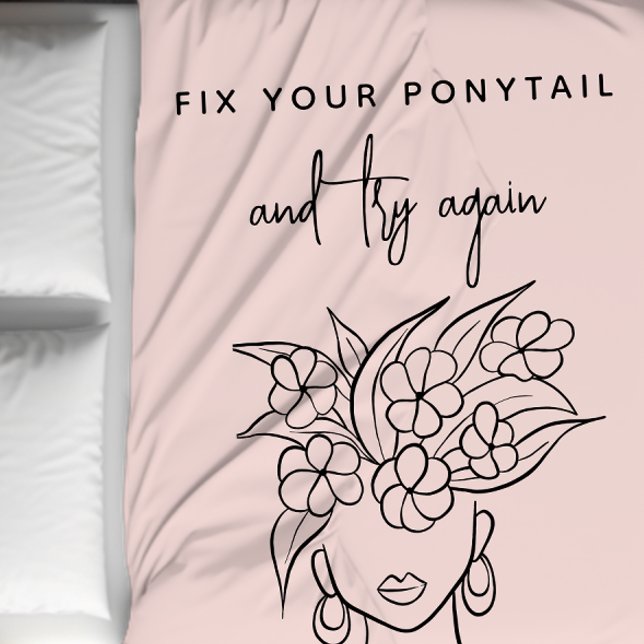 Moderner Blush Versuchen Sie wieder Frau mit Blume Fleecedecke (Von Creator hochgeladen)