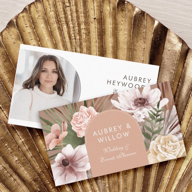 Moderner, Bohemischer Watercolor Florals Foto Arc Visitenkarte (Modern Chic Bohemian Watercolor Florals Photo Arch Business Card)