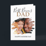 Moderner Bonus-Vater | Foto Vathers Day Holiday Ca Feiertagskarte<br><div class="desc">Überraschen Sie Ihren Stiefvater, Bonus Papa, wie ein Vater für mich, diesen Tag der Väter! Dieses moderne Design verleiht dem Foto einen kratzigen Effekt, mit dem bearbeitbaren Text 'BEST BONUS VATER, HAPPY VATHERS DAY'. Kann für Geburtstage und Feiertage geändert werden, die Schriftart Stile, Farben und Größen können durch Klicken auf...</div>
