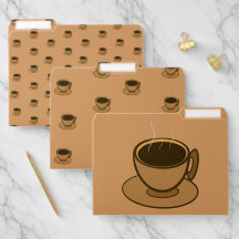 Moderner brauner, gemütlicher Kaffee-Cup im Mittel
