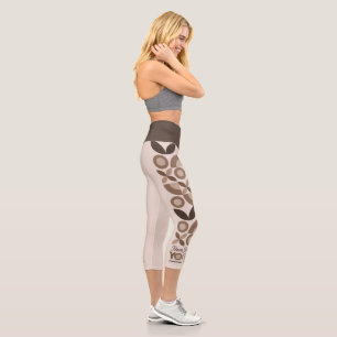Moderner brauner, geometrischer Muster Yoga Capri Leggings