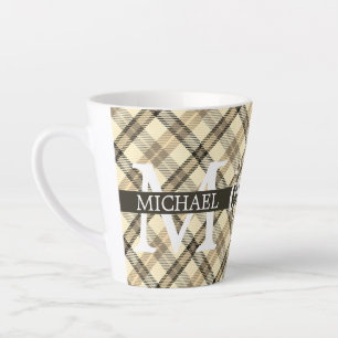 Moderner Buffalo-Karierter Monogram-Weihnachtsfeie Milchtasse