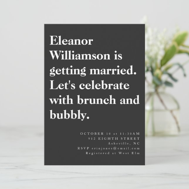 Moderner Chic Bold Black Typografy Bridal Brunch Einladung (Stehend Vorderseite)