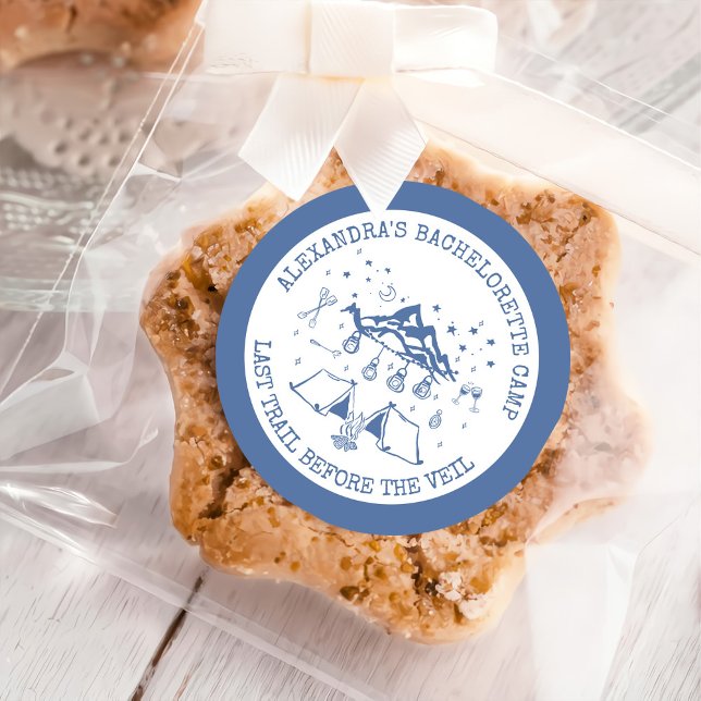 Moderner einfacher Camping Weekend Junggeselinnen- Runder Aufkleber (Von Creator hochgeladen)