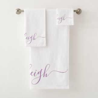 Moderner eleganter Lavendel-Skriptname Weiß Badhandtuch Set