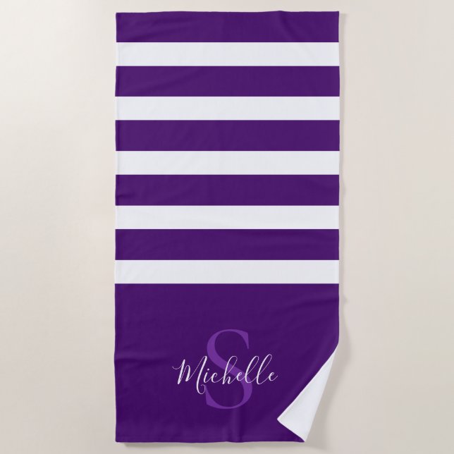Moderner eleganter Lila Monogramm-Name Strandtuch (Vorderseite)