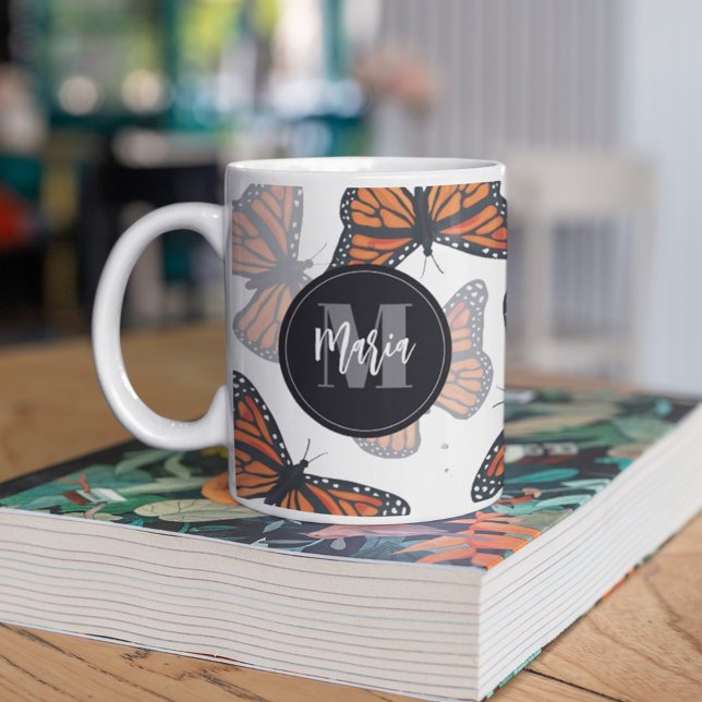 Moderner Eleganter Monarch Butterfly Mit Monogramm Kaffeetasse (Von Creator hochgeladen)