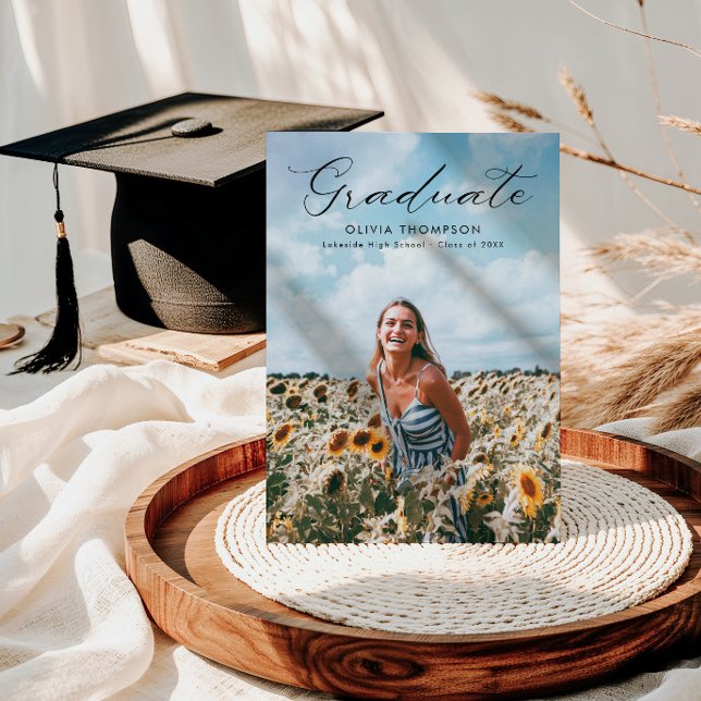 Moderner Feminine Script Foto Abschluss Einladung (Von Creator hochgeladen)