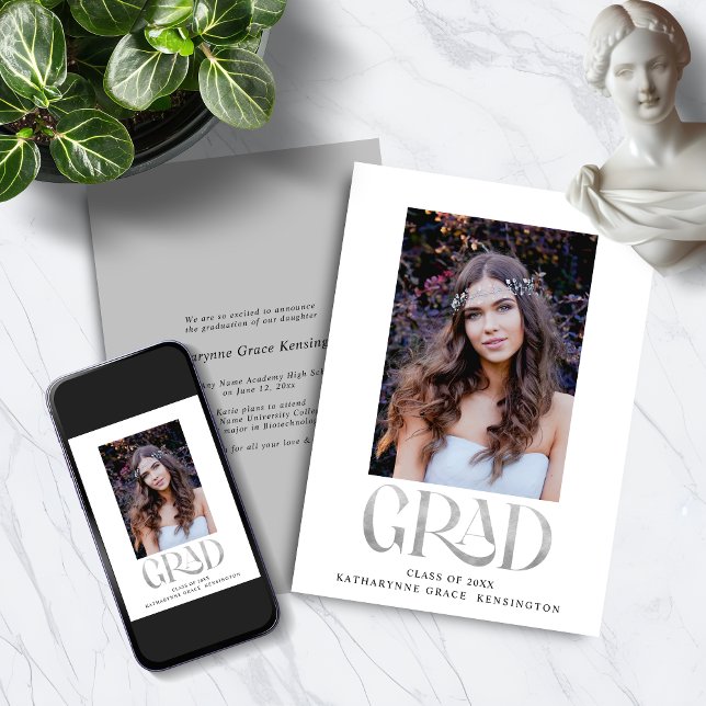 Moderner Foto-Abschluss für die Silberfolientypogr Ankündigung (Modern Silver Foil Typography Photo Graduation Announcement Invitation with Instant Download option)