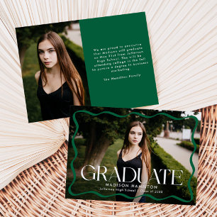 Moderner Foto-Abschluss für Green Wavy Frame Gradu Ankündigung