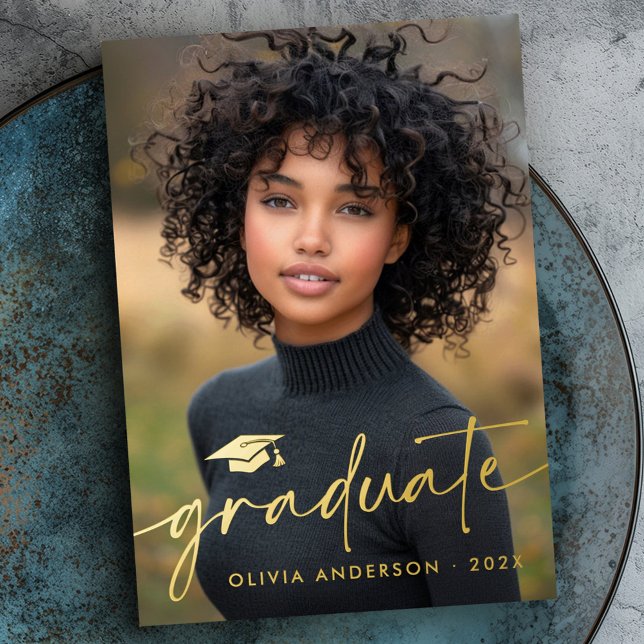 Moderner Foto-Abschluss mit minimalem Skripthöchst Folieneinladung (Modern minimal script cap photo graduation real foil invitation)