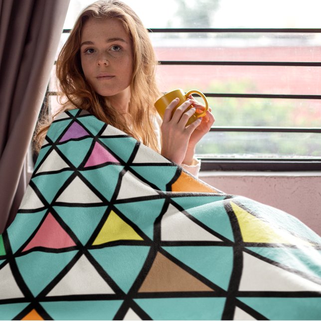 Moderner geometrischer Dreieck-Pop Fleecedecke (Von Creator hochgeladen)