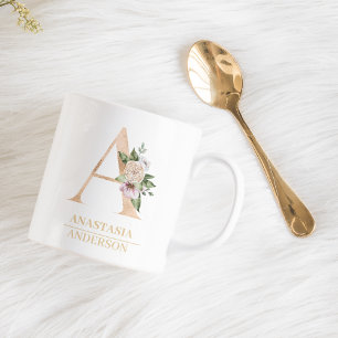 Moderner goldener Wasserfarben-Blumenbuchstabe A Kaffeetasse