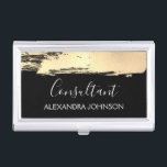 Moderner Goldgräber für den Alltag Visitenkarten Dose<br><div class="desc">Golden und Black Foil Brush Stroke Trendy Consultant Minimalistisch Business Card Holder mit weißer Hand gezeichnet elegante Typografie für das Monogramm. Der Foil Brush Stroke Business Card Holder kann für jeden Beruf angepasst werden. Sollte der Beruf oder Namenstext nicht Ihren Bedürfnissen entsprechen,  wenden Sie sich bitte an den Designer.</div>