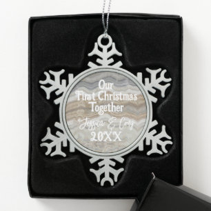 Moderner grauer Marmor - unser erstes Weihnachtsfe Schneeflocken Zinn-Ornament