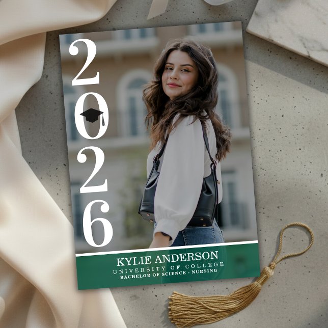 Moderner grüner Abschluss-Cap-Abschlussfoto Einladung (Modern Green Graduation Cap Senior Photo Invitation)