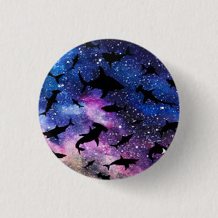 Moderner Hai-Kiefer unter der Meergalaxie Button