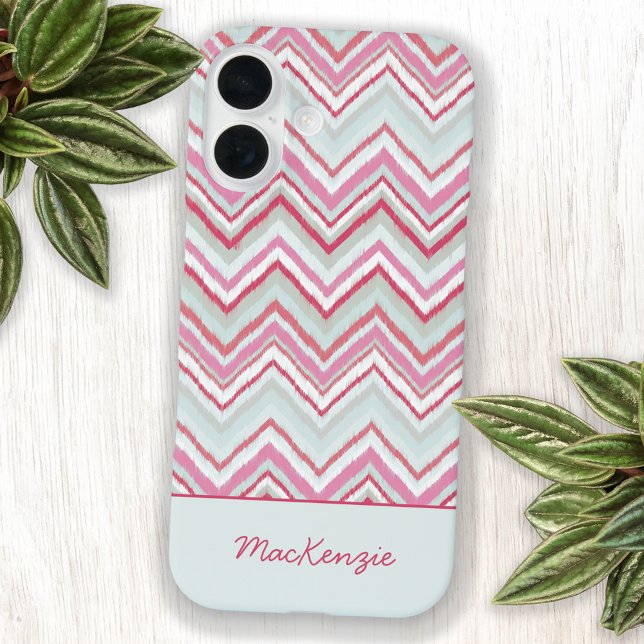 Moderner Ikat Zickzack Strip Personalisierter Name Case-Mate iPhone Hülle (Modern personalized name abstract geometric pink green ikat chevron stripe cell phone case)