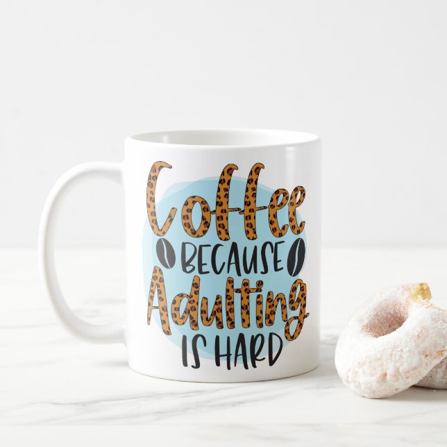 Moderner Kaffee, weil Erwachsene harte Typografie  Kaffeetasse (Mit Donut)