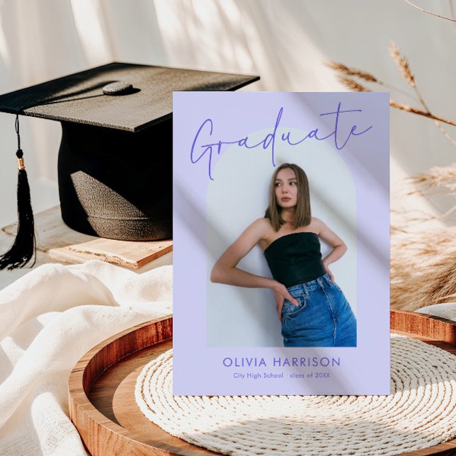 Moderner Lavendel Script Arch Foto Abschluss Einladung (Von Creator hochgeladen)