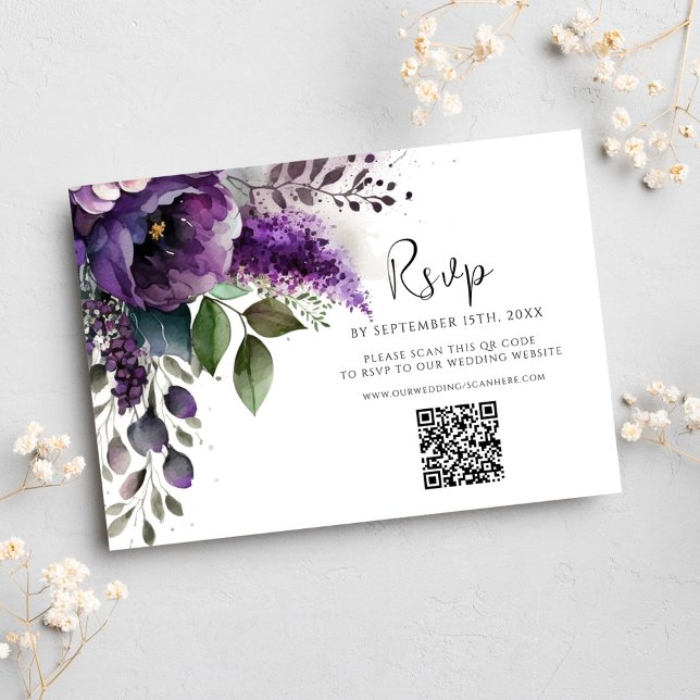 Moderner Lila QR-Code Elegante Blumenhochzeit RSVP Karte (Modern Purple QR Code Elegant Floral Wedding RSVP Card)