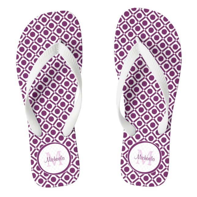 Moderner Lila und weißer geometrischer Mit Monogra Flip Flops (Fußbett)